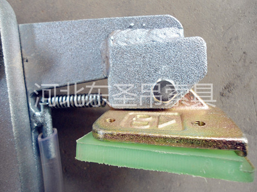 安装路沿石的专用工具