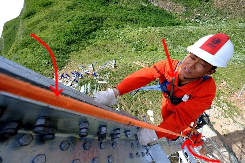 在差速自锁器的保护下登塔.jpg