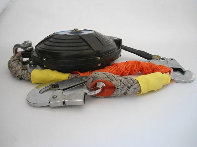 防坠器使用于电力高空作业中