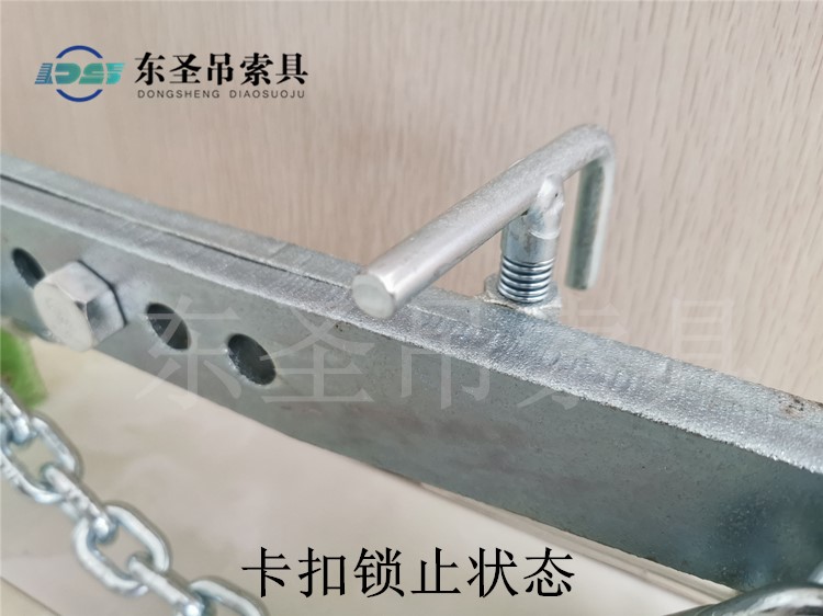 7字形卡扣锁止状态