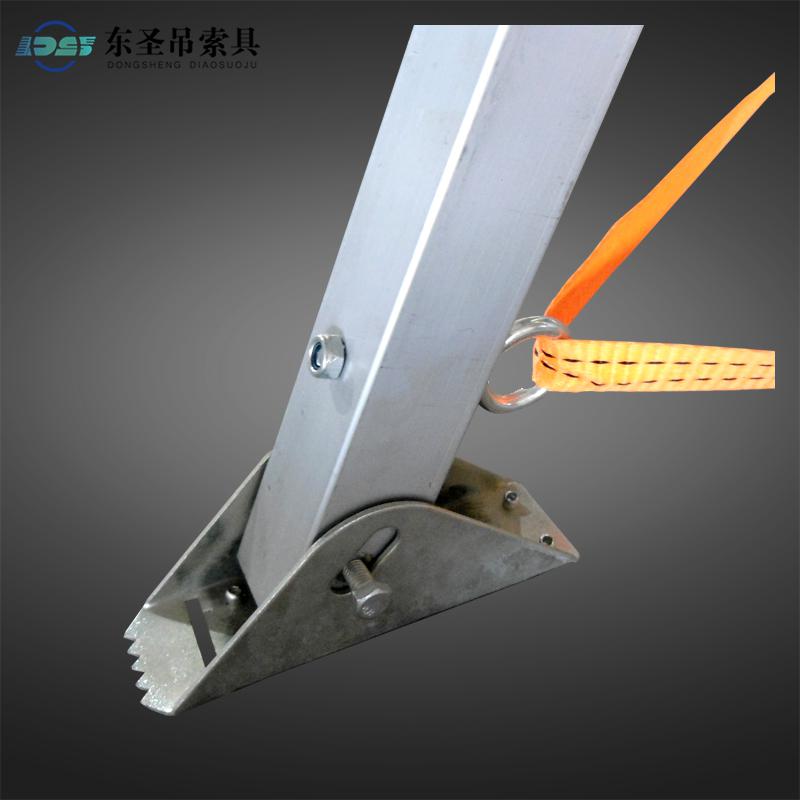 要定期维护救援三脚架的保护链条