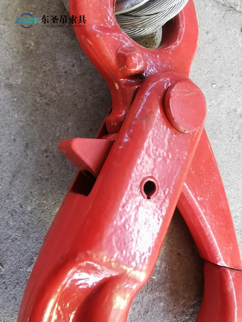 下吊钩上的卡扣